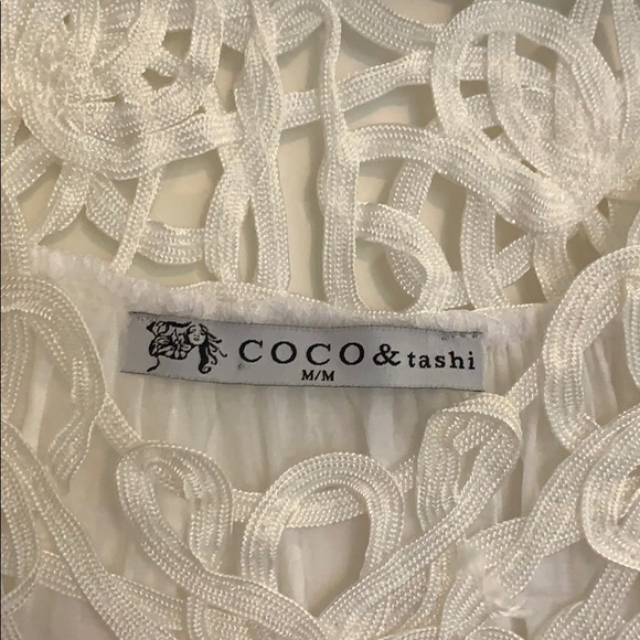 White lace neckline top - Picture 7 of 7